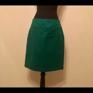 NWOT. Kelly green skirt. Size 8. Never worn